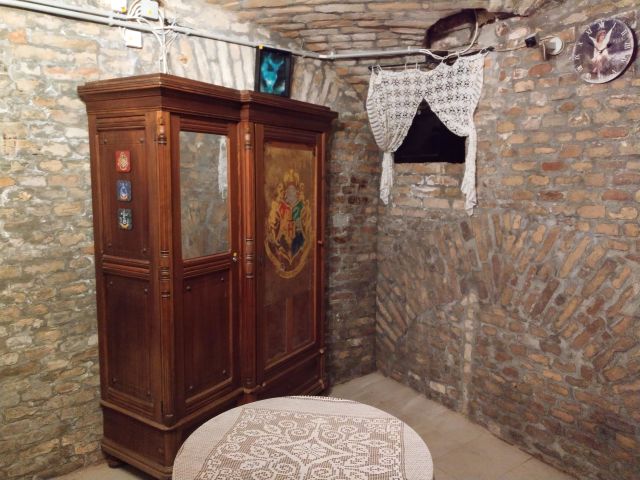 A Harry Potter játékból csakis a varázsszekrényen keresztül lehetséges a kijutás a Szabadulós Pincében.