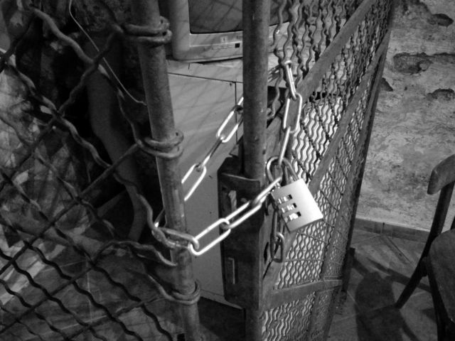 A Fűrész játék megfejtendő elemei a Szabadulós Pincében