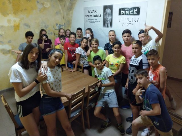Nagycsoportos látássérült szemléletformáló program egyik helyszíne a Szabadulós Pincében