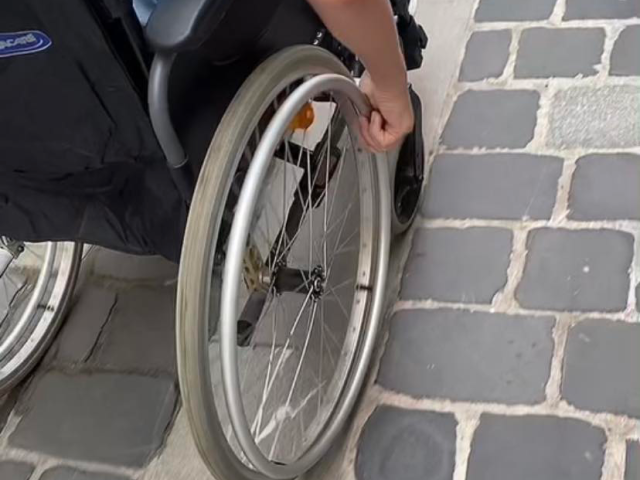 Nagycsoportos mozgásszervi szemléletformáló programon megtanítunk kerekesszékkel közlekedni a Szabadulós Pincében