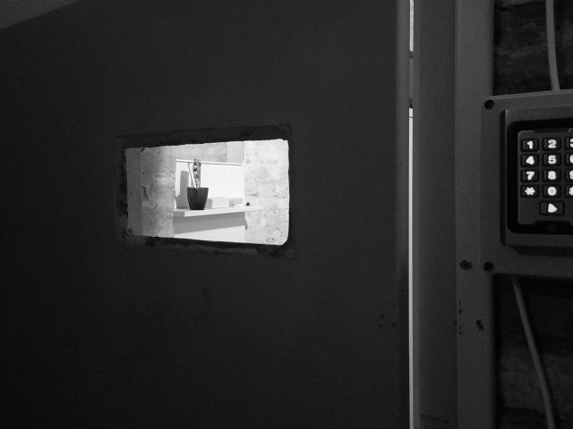 A Szökés játékból csak egy kijárat van, ami páros szabadulószoba hangulatot kölcsönöz