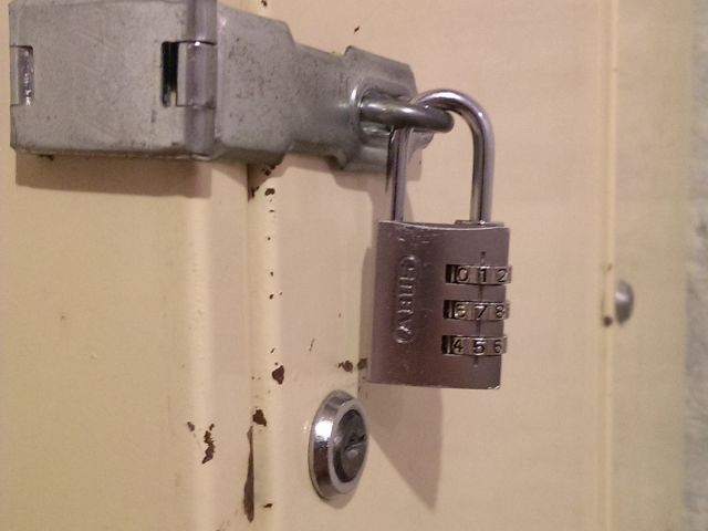 A Szökés játék egyik megfejtése nyitja a lakatot a Szabadulós Pincében.