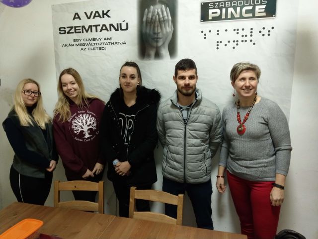 A VAK SZEMTANÚ című játék után a Szabadulós Pincében Borsodi Erzsivel és Gesztenyével